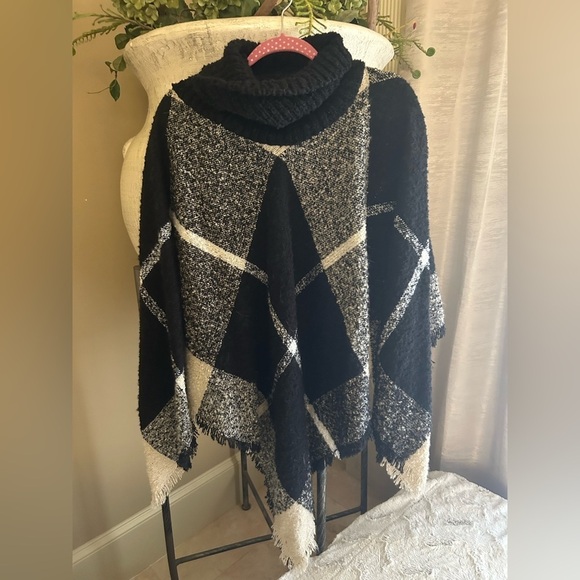 Plaid Poncho - Picture 1 of 4